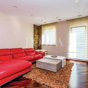 Crikvenica, stan 20 metara od mora sa bazenom