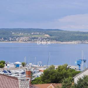 CRIKVENICA - trosoban stan s garažom, 130 m od mora