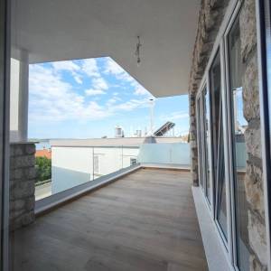 CRIKVENICA - trosoban stan s garažom, 130 m od mora