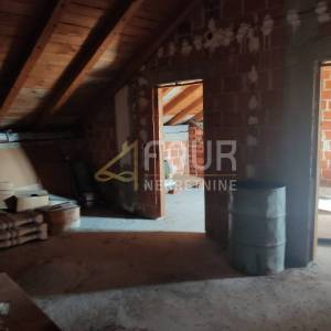 Crikveničko zaleđe, Grižane, samostojeća kuća s garažom i okućnicom