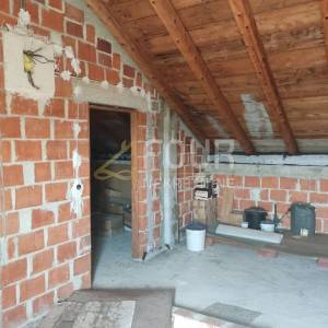 Crikveničko zaleđe, Grižane, samostojeća kuća s garažom i okućnicom