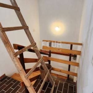 Crikveničko zaleđe, Grižane, samostojeća kuća s garažom i okućnicom