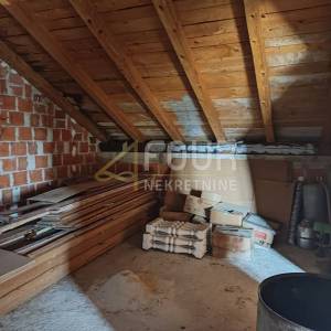 Crikveničko zaleđe, Grižane, samostojeća kuća s garažom i okućnicom