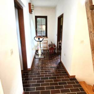 Crikveničko zaleđe, Grižane, samostojeća kuća s garažom i okućnicom