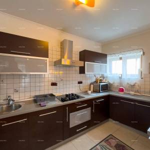 Danteov trg . Prodajemo stan u centru Pule sa parkirnim mjestom!