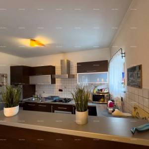 Danteov trg . Prodajemo stan u centru Pule sa parkirnim mjestom!