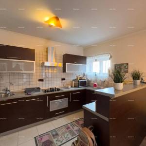 Danteov trg . Prodajemo stan u centru Pule sa parkirnim mjestom!