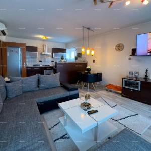 Danteov trg . Prodajemo stan u centru Pule sa parkirnim mjestom!