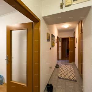 Danteov trg . Prodajemo stan u centru Pule sa parkirnim mjestom!