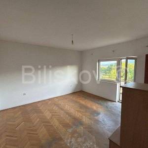 Dicmo, samostojeća obiteljska kuća