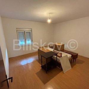 Dicmo, samostojeća obiteljska kuća