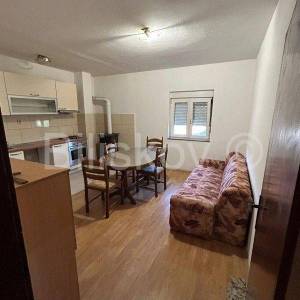 Dicmo, samostojeća obiteljska kuća