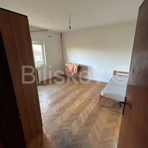 Dicmo, samostojeća obiteljska kuća