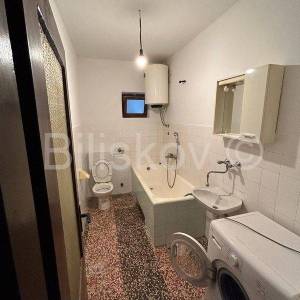 Dicmo, samostojeća obiteljska kuća