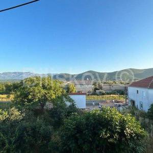 Dicmo, samostojeća obiteljska kuća