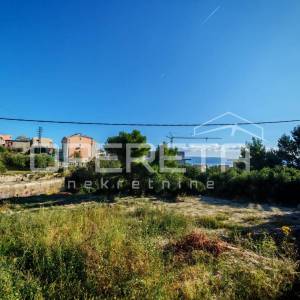 Zemljište 451 m² s dozvolom za vilu, Trogir, pogled na otok
