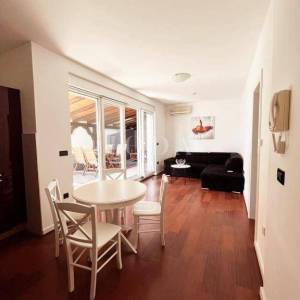 Dramalj – stan s ograđenom natkrivenom terasom