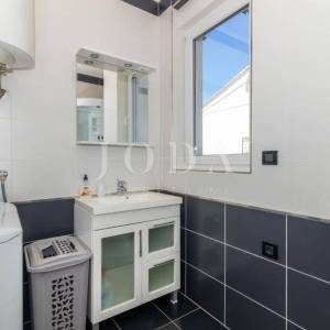 Dramalj – stan s ograđenom natkrivenom terasom