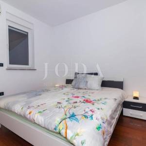 Dramalj – stan s ograđenom natkrivenom terasom