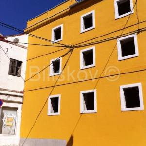 DRNIŠ, KUĆA U NIZU, POVOLJNO!! ZA STANOVE ILI DOM ZA STARIJE