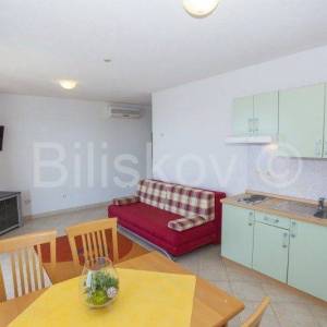 Drvenik, apartmanska zgrada s 14 jedinica