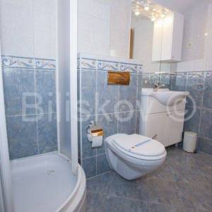 Drvenik, apartmanska zgrada s 14 jedinica