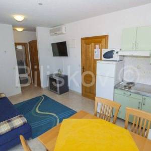 Drvenik, apartmanska zgrada s 14 jedinica