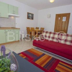 Drvenik, apartmanska zgrada s 14 jedinica