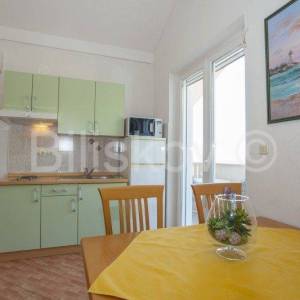 Drvenik, apartmanska zgrada s 14 jedinica