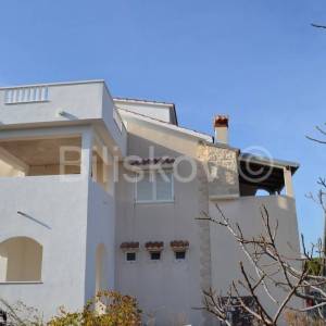 Drvenik Mali, samostojeća