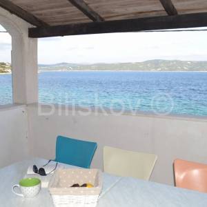 Drvenik Mali, samostojeća