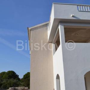 Drvenik Mali, samostojeća