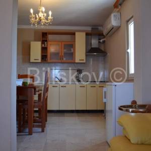 Drvenik Mali, samostojeća