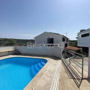 Drvenik Veliki, dvije kuće 80m od mora, prodaja