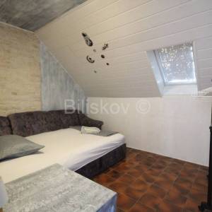 Dugi Rat, Jesenice prodaja kuća 7 stanova, bazen, garaža