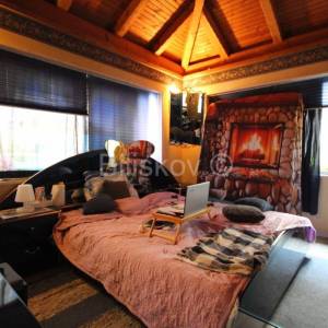 Dugi Rat, Jesenice prodaja kuća 7 stanova, bazen, garaža