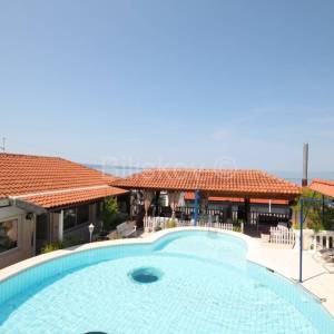 Dugi Rat, Jesenice prodaja kuća 7 stanova, bazen, garaža