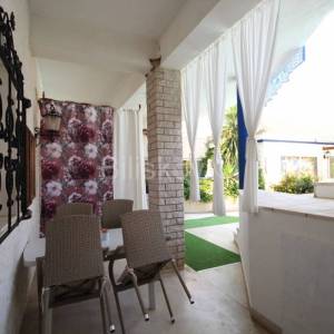 Dugi Rat, Jesenice prodaja kuća 7 stanova, bazen, garaža