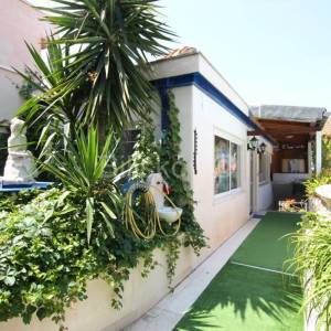 Dugi Rat, Jesenice prodaja kuća 7 stanova, bazen, garaža