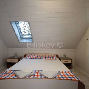 Dugi Rat, Jesenice prodaja kuća 7 stanova, bazen, garaža