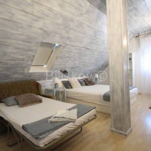 Dugi Rat, Jesenice prodaja kuća 7 stanova, bazen, garaža