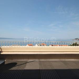 Dugi Rat, Jesenice prodaja kuća 7 stanova, bazen, garaža