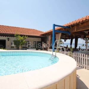 Dugi Rat, Jesenice prodaja kuća 7 stanova, bazen, garaža