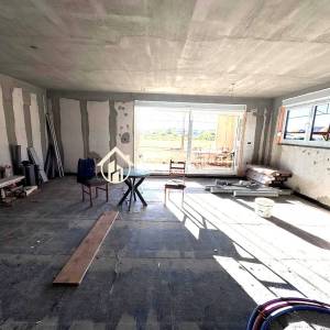 Dugo selo,4-soban stan(S1)140m2 s  prostranim vrtom s 3 strane + 2 PM