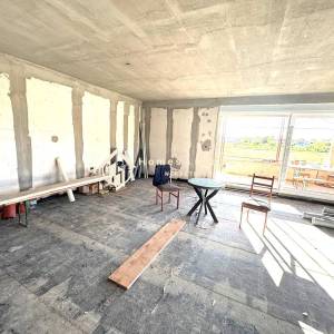 Dugo selo,4-soban stan(S1)140m2 s  prostranim vrtom s 3 strane + 2 PM