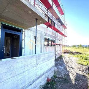 Dugo selo,4-soban stan(S1)140m2 s  prostranim vrtom s 3 strane + 2 PM