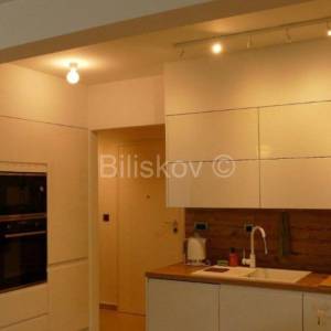 Dugoročan najam Strožanac Podstrana novogradnja