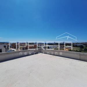 Dvoetažni stan s krovnom terasom, novogradnja