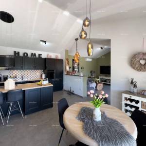 Ekskluzivna ponuda, samo u našoj aganciji! Dvije, nove dvojne kuće, idealno jedna za življenje a druga za rentanje.