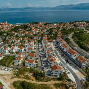 Ekskluzivna prodaja, Sutivan, dvosoban stan, dvorište